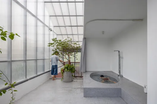 Narrow Alley Micro-Dwelling: Transforming the Ordinary into Extraordinary Urban Living