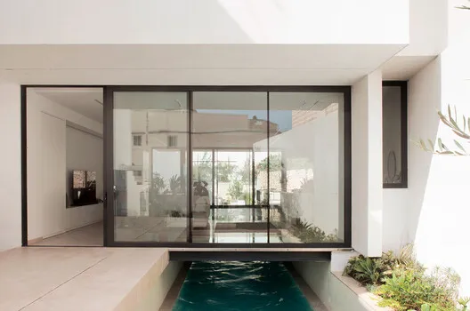 Bot-House: A Visionary Transformation of Space and Light