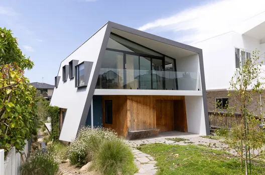 Playfair: A Bespoke Coastal Sanctuary for the Spirit of Adventure