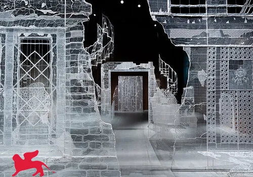 歸屬的地理學：印度館重返2026威尼斯雙年展，以大地、織物與竹材探尋家的記憶
