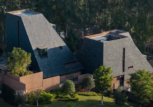Earth's Embrace: Line+ Architects Weave Sculptural Forms into China's Red-Earth Valley