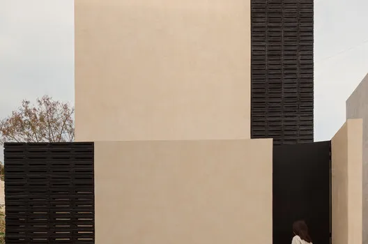 緊湊地塊上的不朽詩篇：Wido Arquitectos 如何在城市中塑立力量與莊重