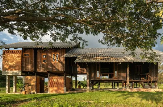 Humble Grandeur: An Architectural Ode to Restraint and Nature's Embrace