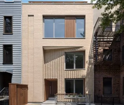 布魯克林紅磚聯排新繹：Pliskin Architecture 巧築獨特迎賓之境