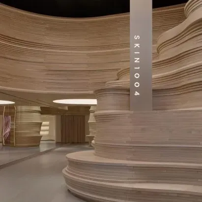 A Natural Wonder in Soho: LMTLS Architects Carves a Wooden Canyon for SKIN1004 Flagship