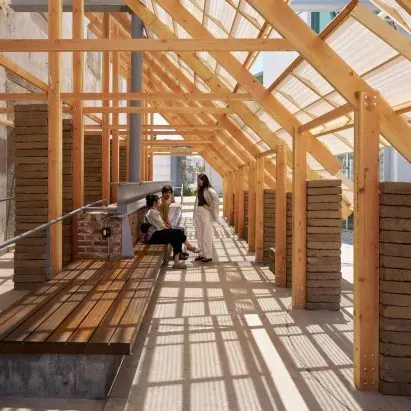 Liz Gálvez's Earthen Pavilion: Redefining Urban Comfort and Sustainable Cooling in Los Angeles
