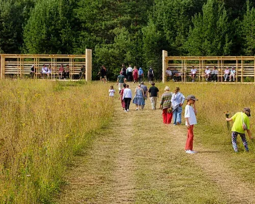Contemporary Propylaea: Timber Gateways Redefine Landscape Entry in Russia's Architectural Park