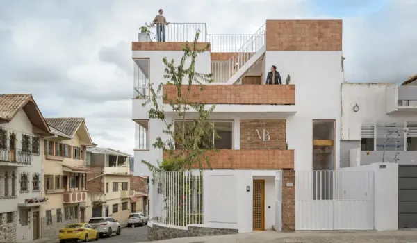 Martha Beatriz House Cuenca: Reshaping Residential Essence within Historic Context