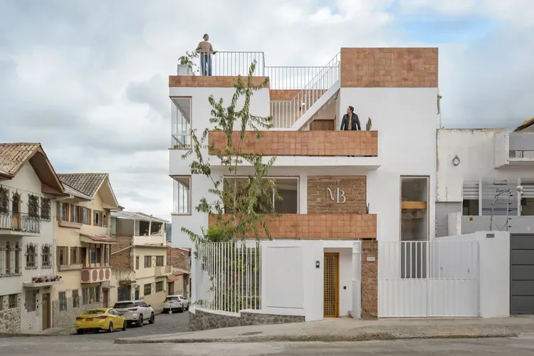Martha Beatriz House Cuenca: Reshaping Residential Essence within Historic Context
