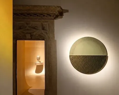 Wawel Royal Castle: Sculpting Antiquity with Light and Shadow