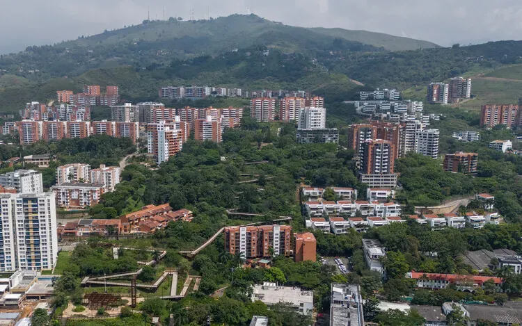 The Cali Foothills Integral Corridor: A Masterplan for Ecological Urban Integration