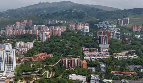 The Cali Foothills Integral Corridor: A Masterplan for Ecological Urban Integration